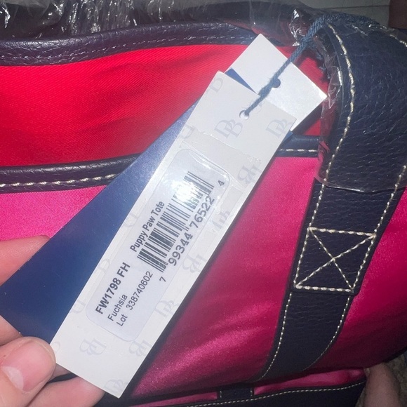 NWT Dooney & Bourke Nylon Paw Print Tote & New York Yankees Logo NWT Dooney & Bourke Nylon Paw Print Tote & New York Yankees Logo